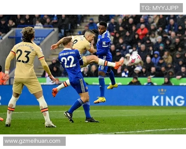 莱斯特城与切尔西激战正酣比分胶着双方争夺胜利的精彩瞬间 莱斯特城与切尔西激战正酣比分胶着双方争夺胜利的精彩瞬间